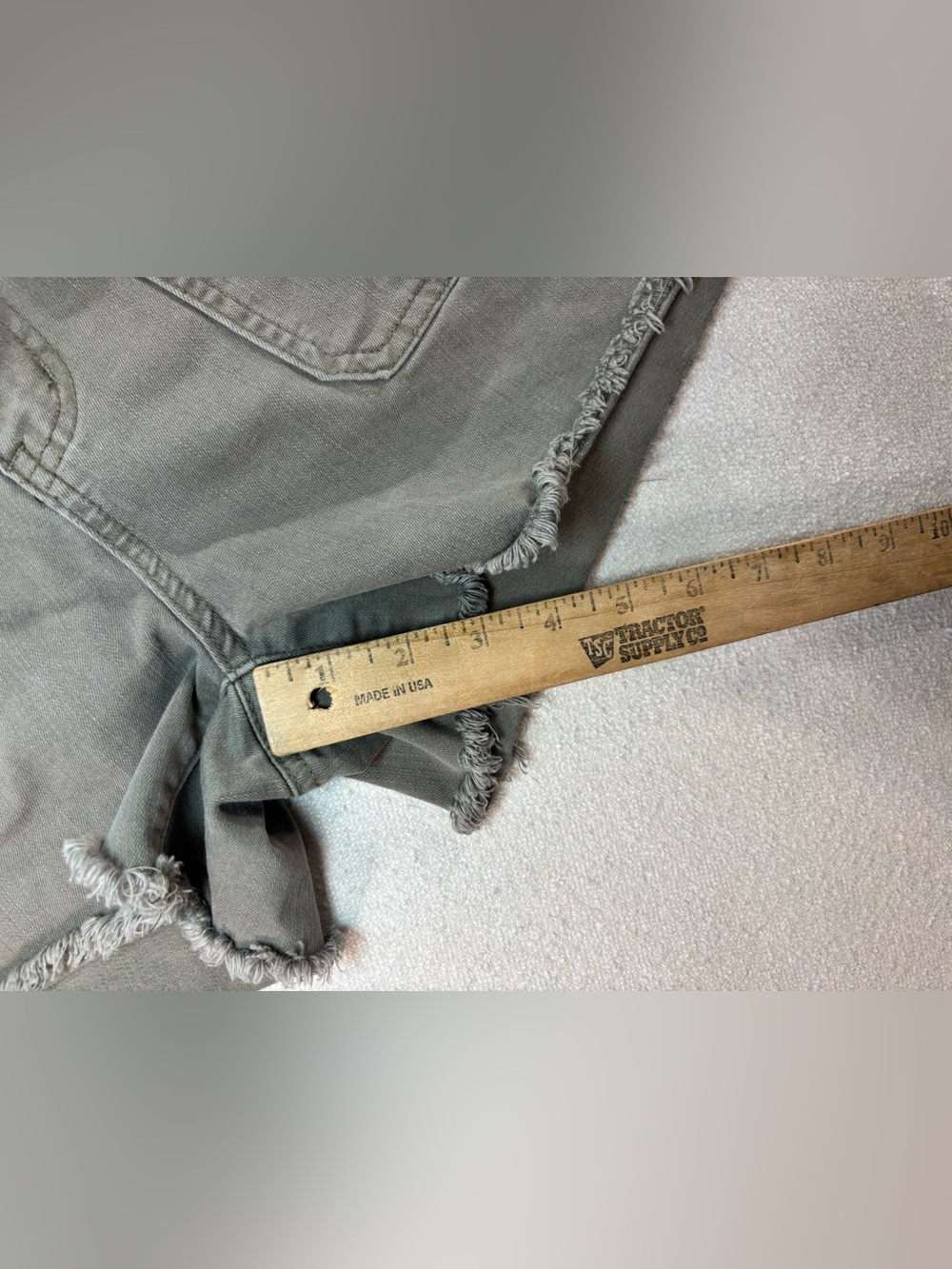 Judy Blue Olive Green Frayed Hem Stretch Shorts Womens Size 31 Mid Rise - Picture 4 of 7